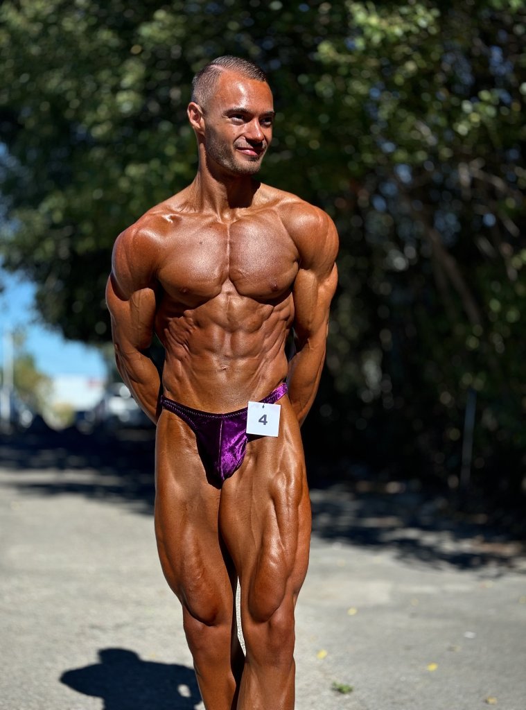 Roméo Hoffmann, gérant de RCOACHING, expert en transformation physique et bodybuilder professionnel
